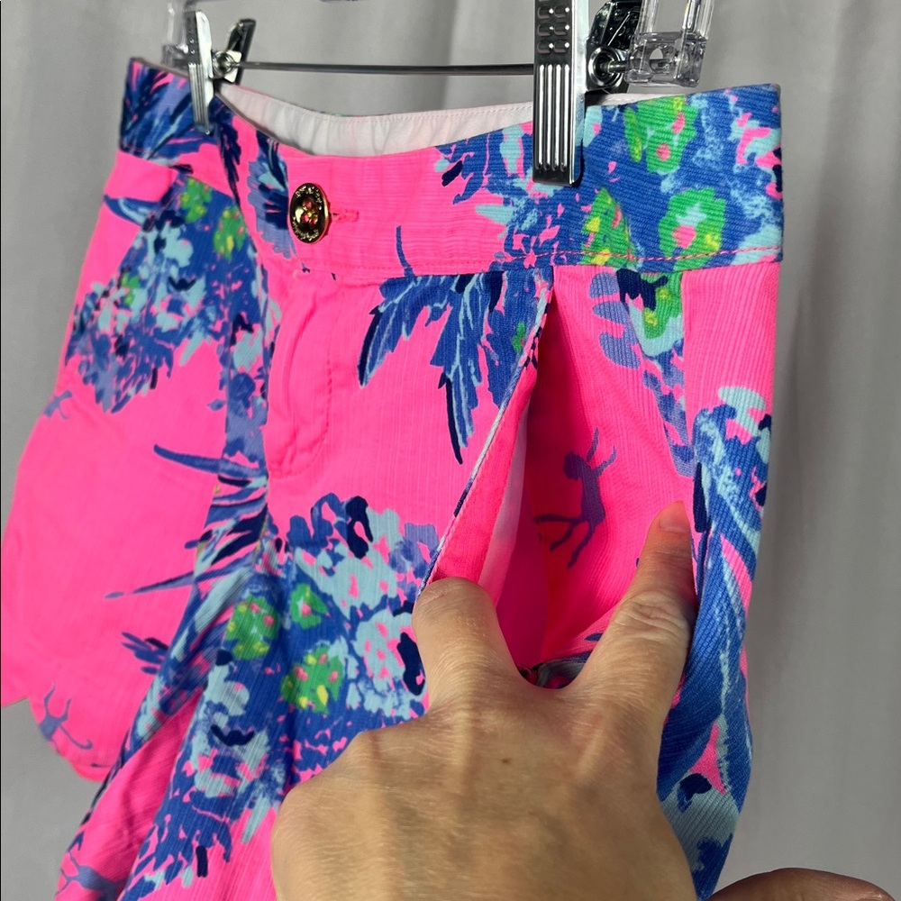 Lilly Pulitzer Buttercup Tiki Pink Out On A Limb Scalloped Shorts. - Picture 4 of 9